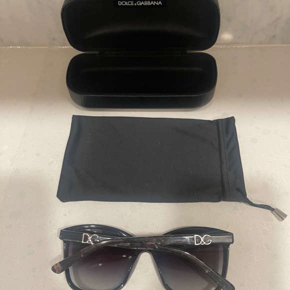 DOLCE & GABANNA SUNGLASSES - Picture 3 of 7